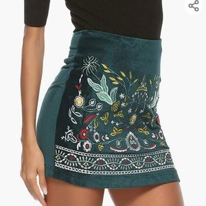 Corduroy hunter green embroidered flower mini skirt